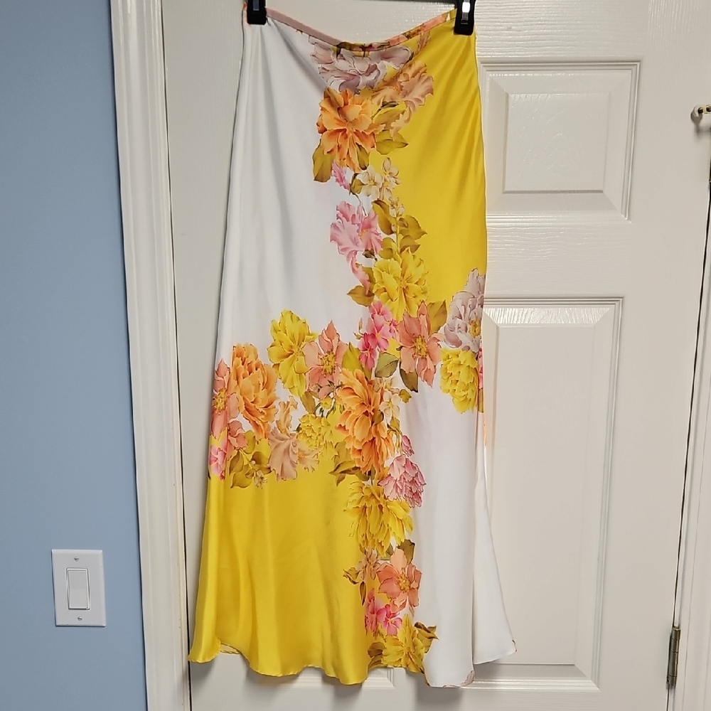 ANTONIO MELANI A-line Satin Skirt: White/Yellow Floral: Size- 2